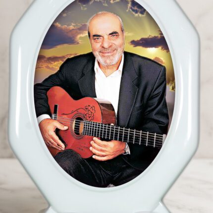 Εκτύπωση φωτογραφίας σε πορσελάνη οβάλ πάνω σε μαρμάρινη επιφάνεια – ιδανική για μνήματα και μνημεία