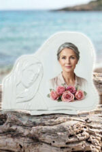 Εκτύπωση φωτογραφίας σε πορσελάνη Παναγία για μνήμα με φόντο θάλασσα