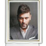 Πορσελάνη ορθογώνια 13x18 cm με χρυσό περίγραμμα.